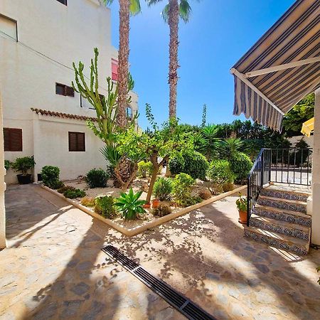 Residential With Pool, 500 Meters To The Beach أوريويلا المظهر الخارجي الصورة
