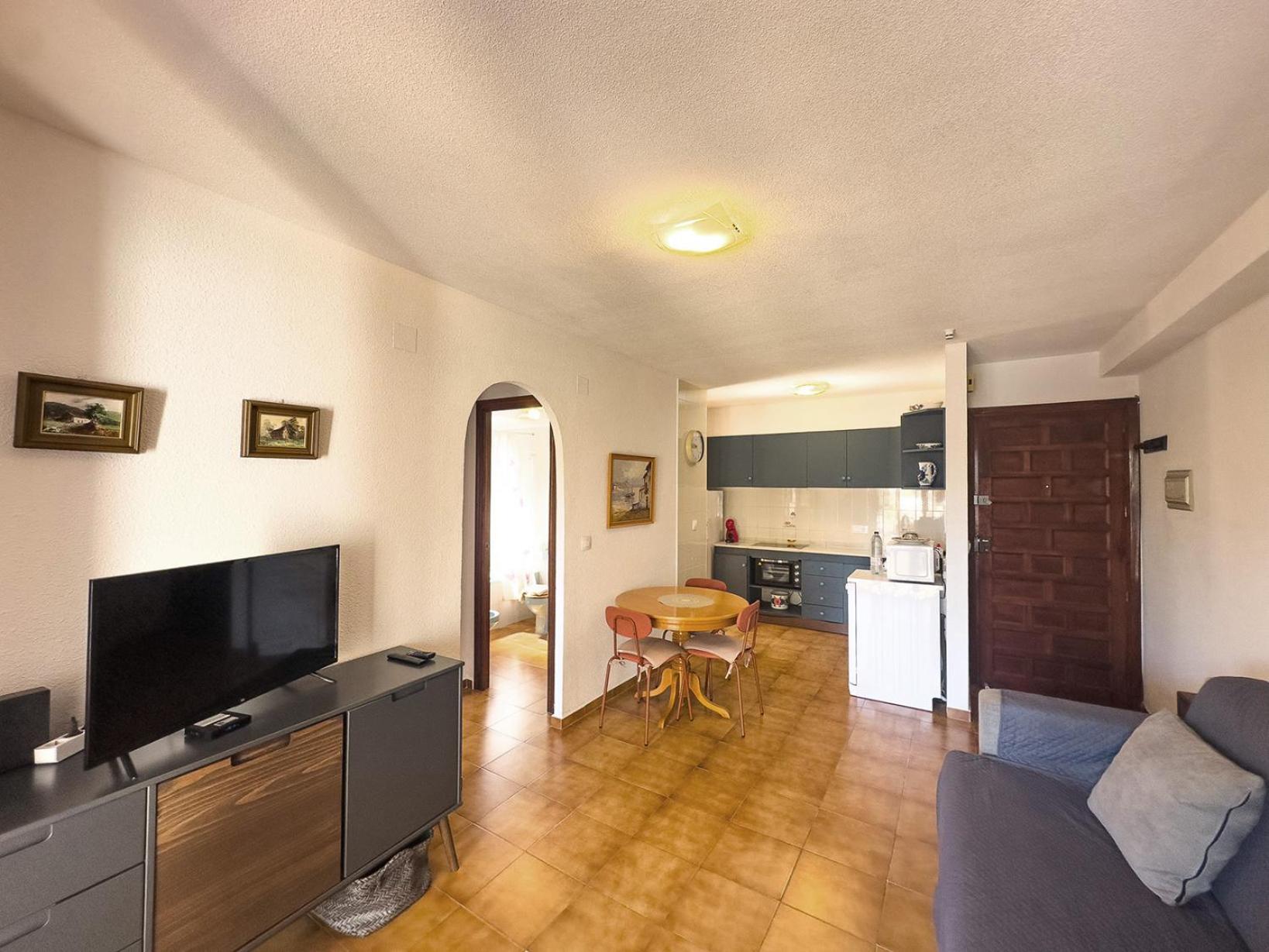 Residential With Pool, 500 Meters To The Beach أوريويلا المظهر الخارجي الصورة