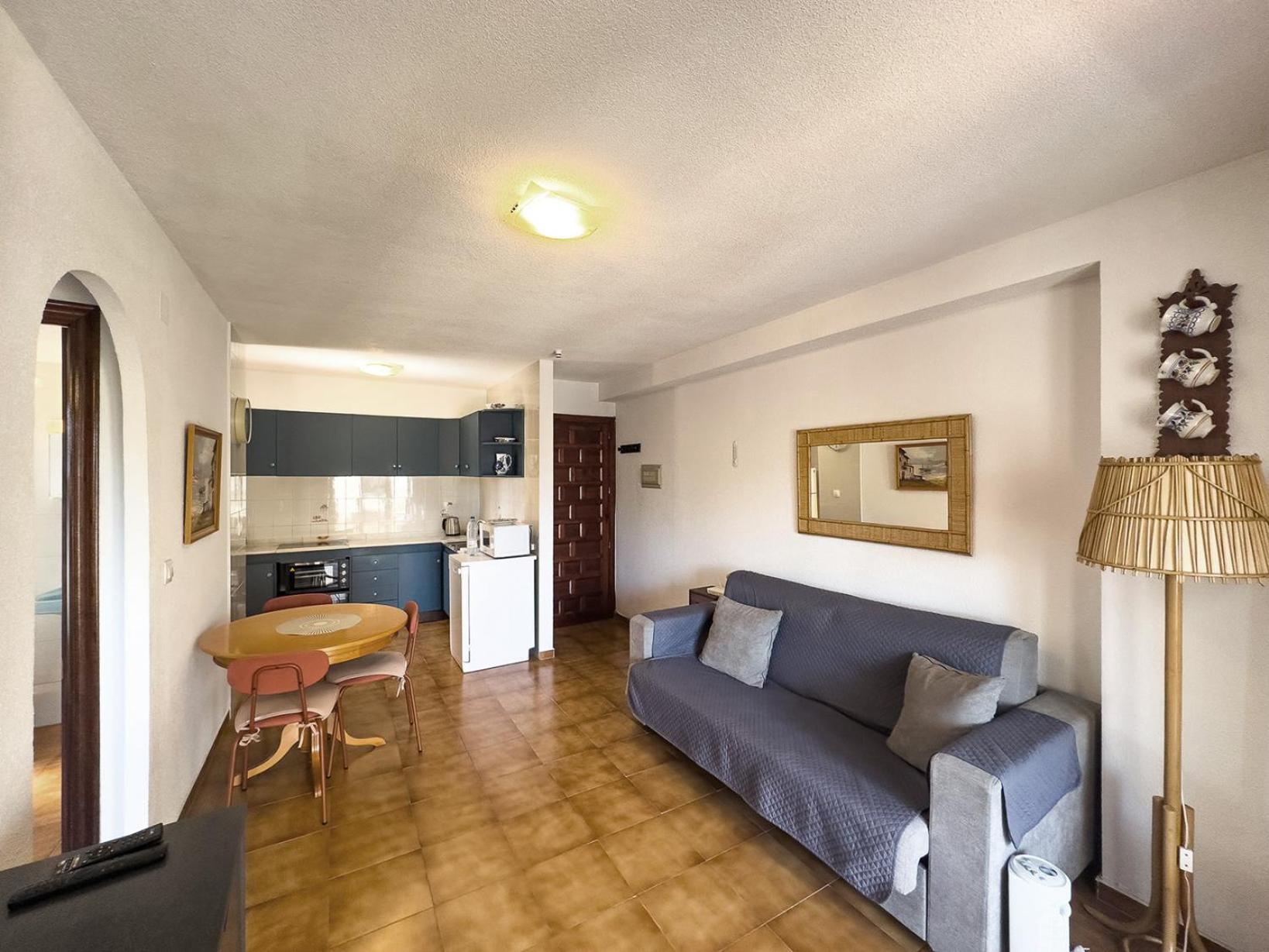 Residential With Pool, 500 Meters To The Beach أوريويلا المظهر الخارجي الصورة